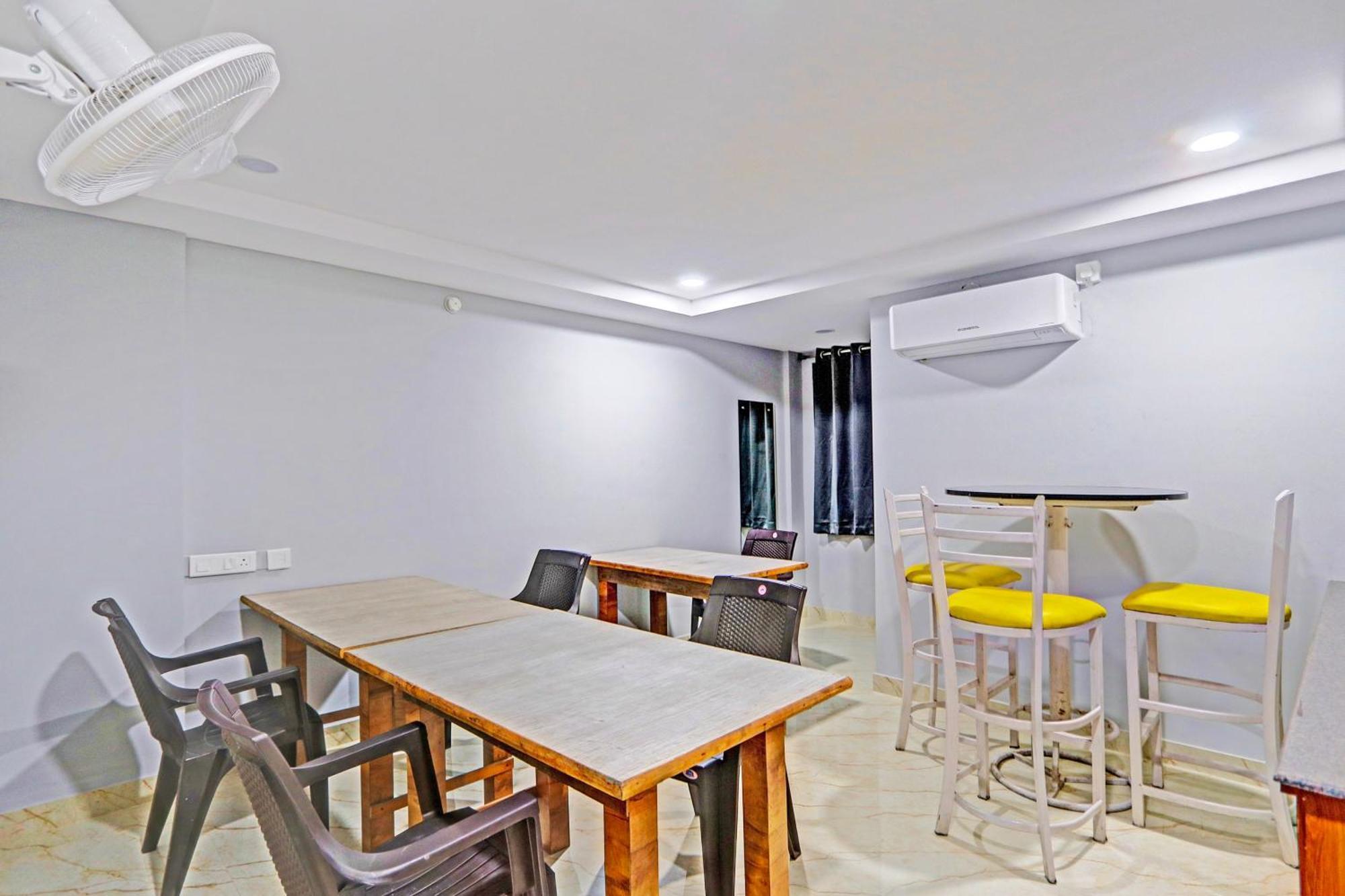 Готель Super Townhouse Qualia Elite S R Nagar Гайдарабад Екстер'єр фото